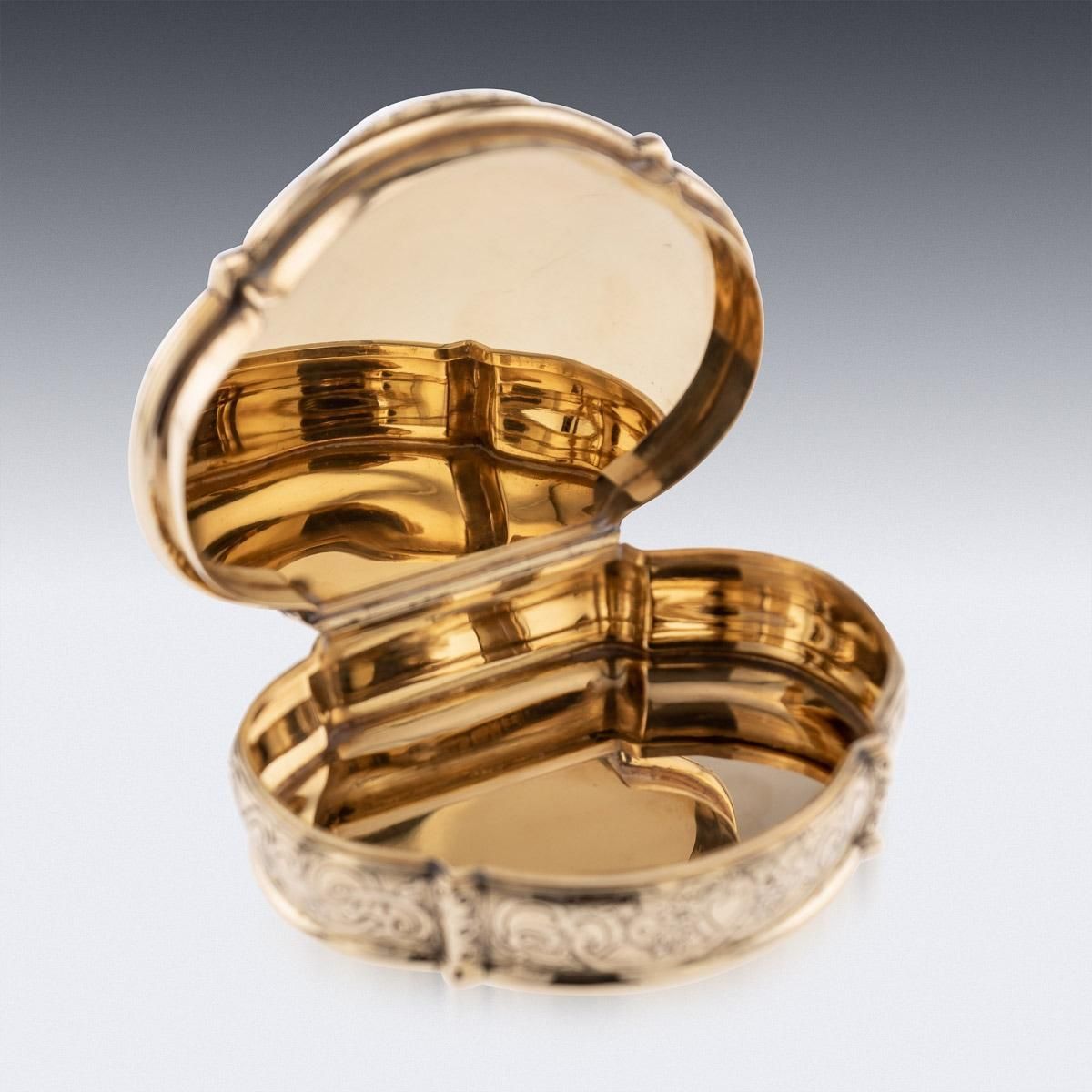 19th Century French 18k Gold Royal Presentation Snuff Box, C.1850 photo furniture