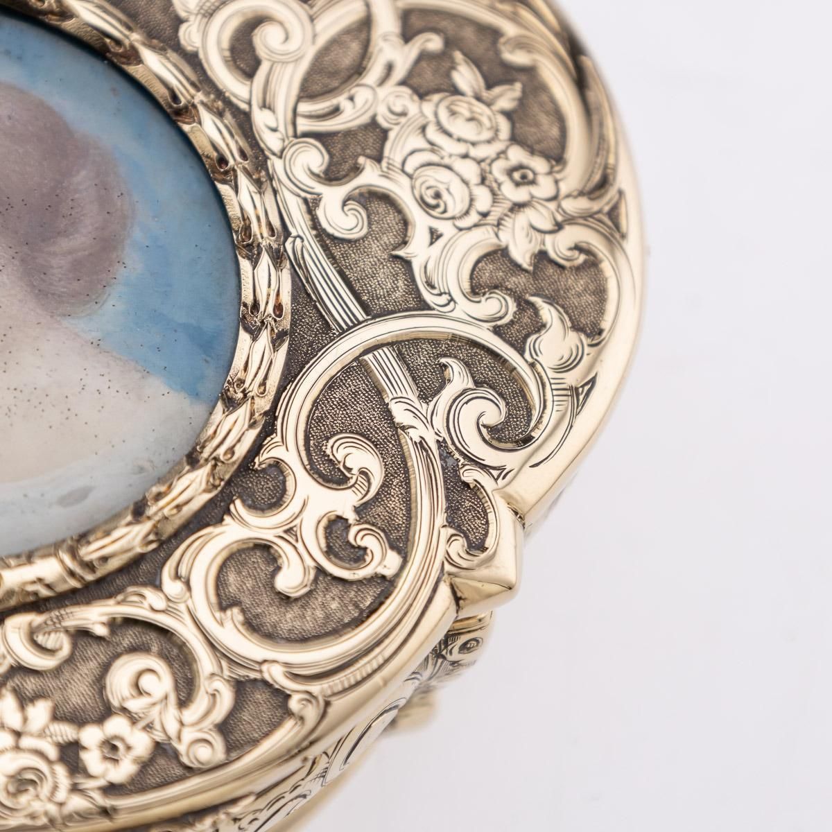 Home Decor 19th Century French 18k Gold Royal Presentation Snuff Box, C.1850 photo