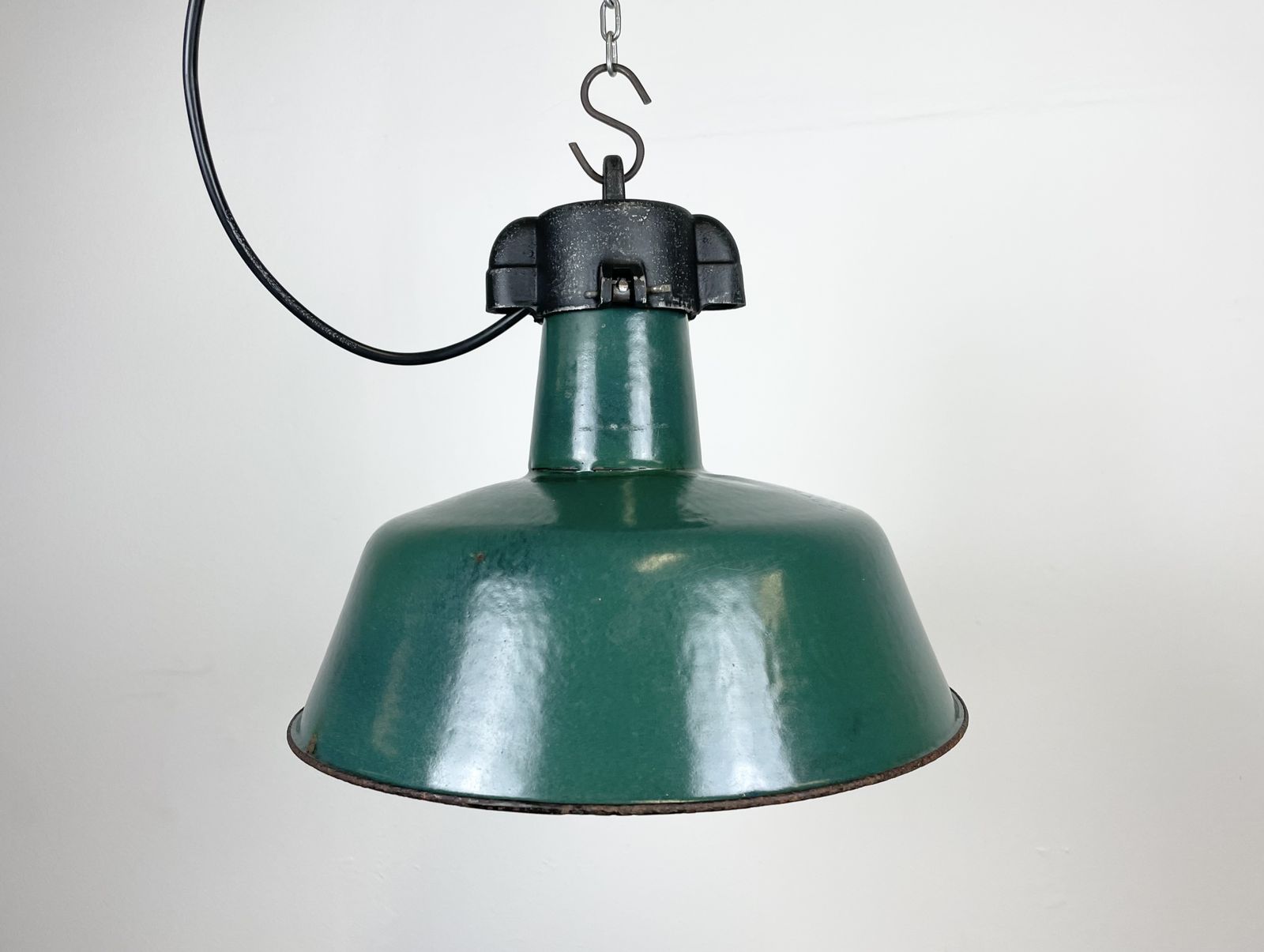 Industrial Green Enamel Factory Lamp With Cast Iron Top, 1960s, 6x photo vinterior