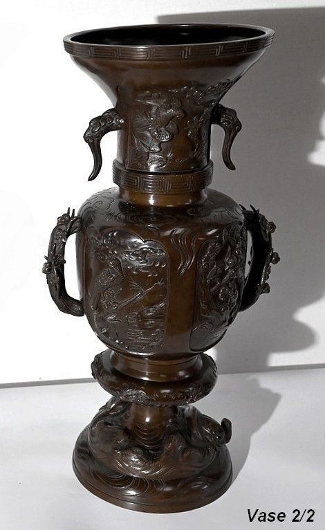 photo furniture Important Pair Of Bronze Vases, Japan, 1900
