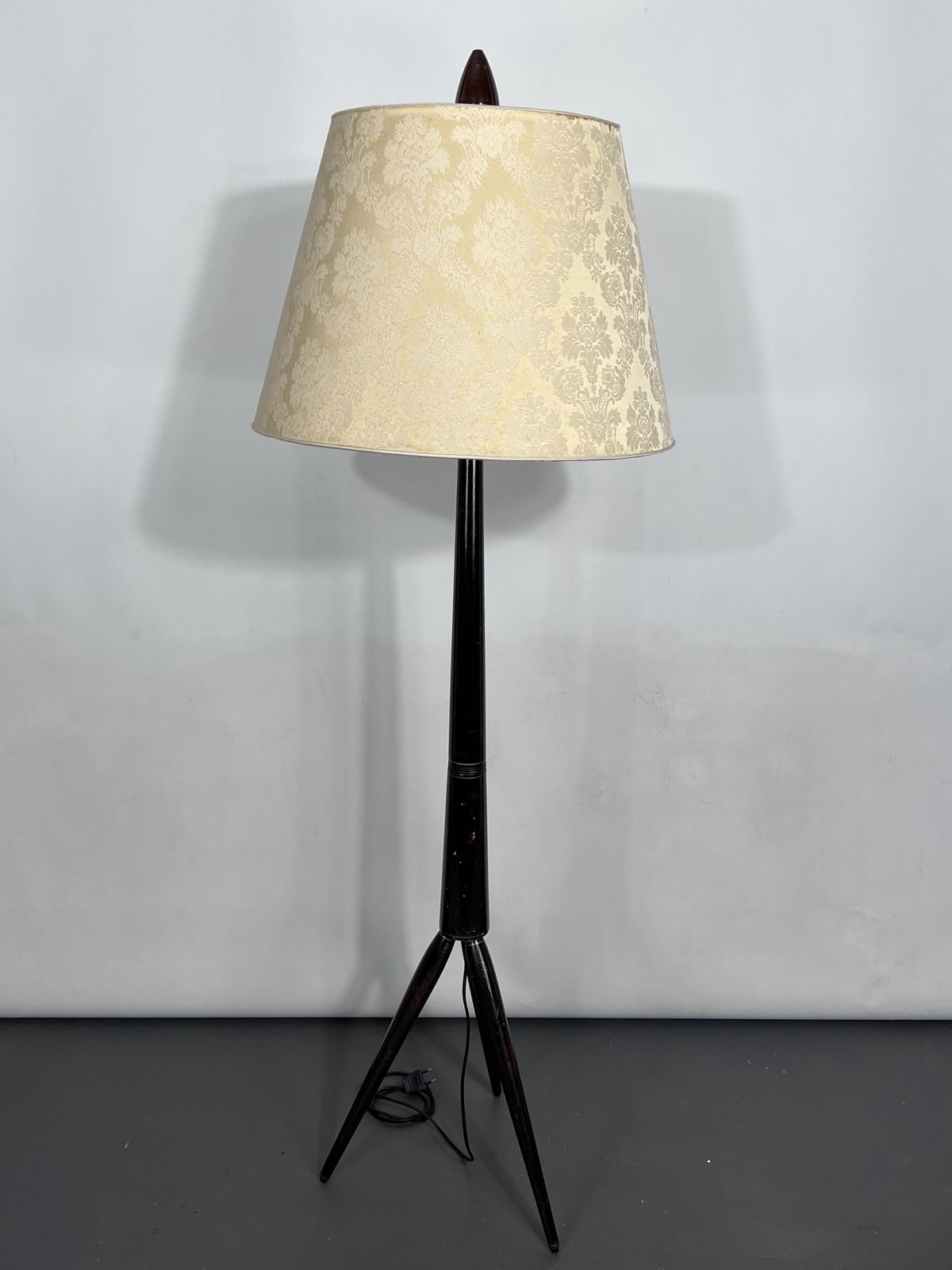 Mid Century Modern Wood Tripod Floor Lamp. Italy 1950s