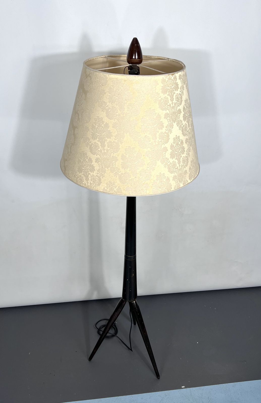 Mid Century Modern Wood Tripod Floor Lamp. Italy 1950s photo vintage