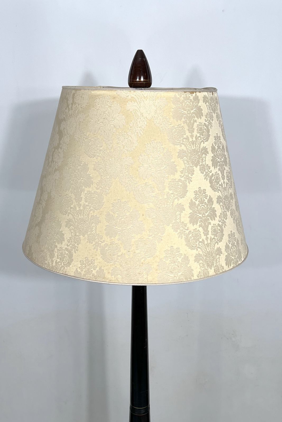 photo furniture Mid Century Modern Wood Tripod Floor Lamp. Italy 1950s