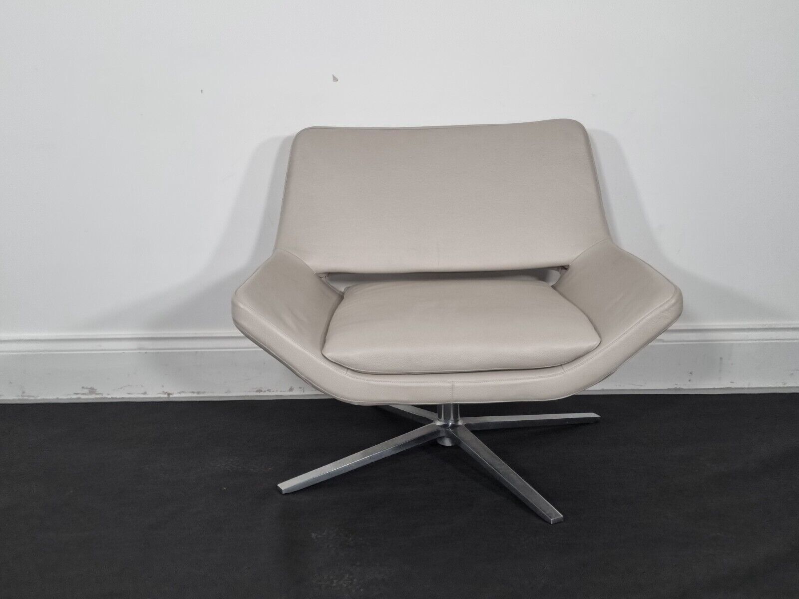 Stunning Bb Italia Metropolitan Chair In Cream Leather (Pic 4) photo for sale