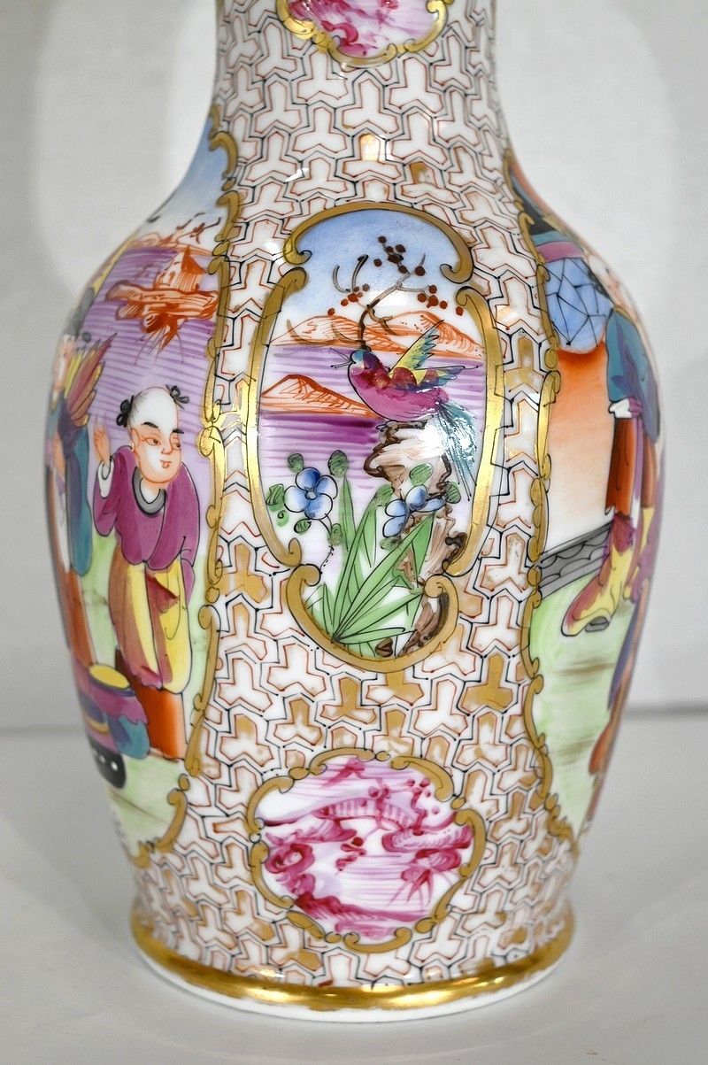photo vintage Pair Of Chinese Porcelain Vases   Early 20th Century