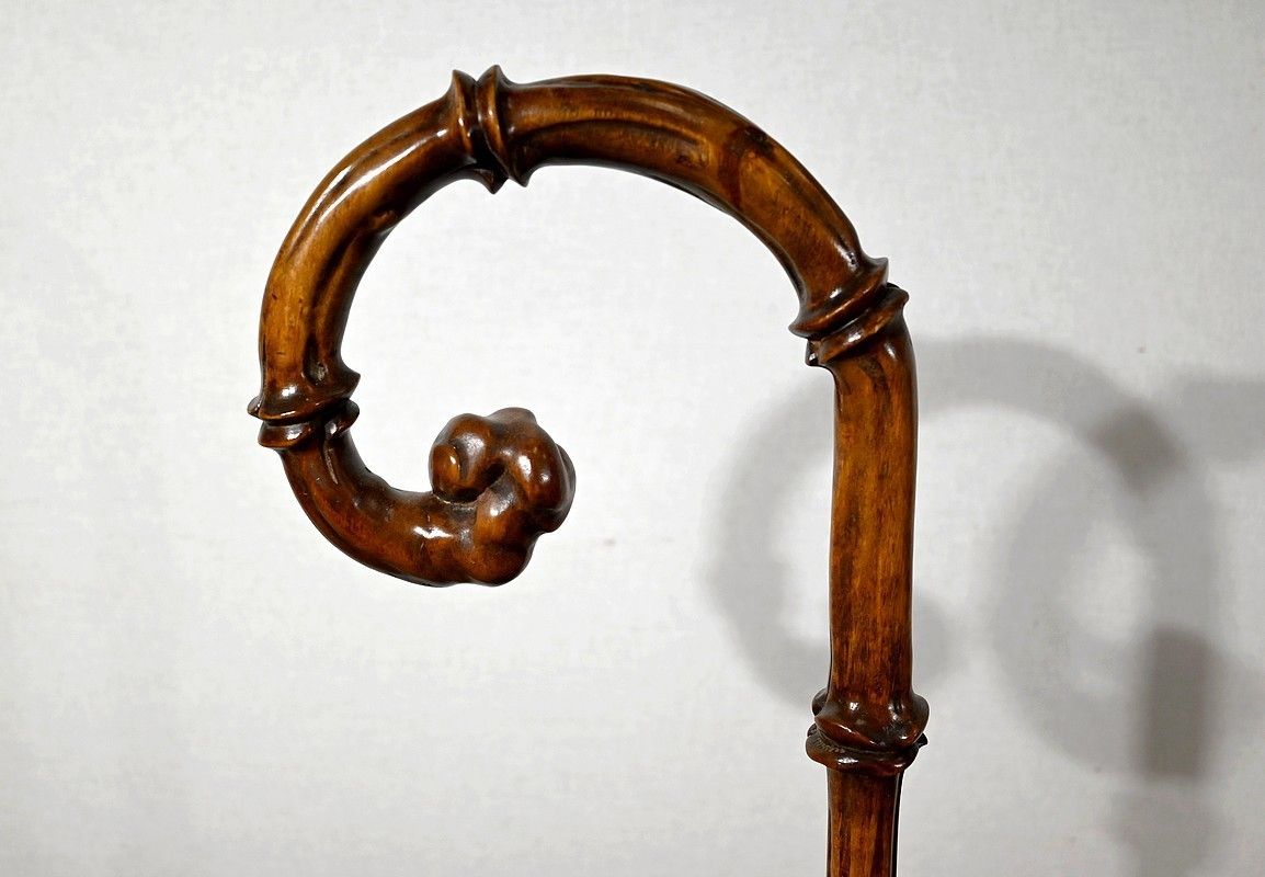 photo vintage Linden Wood Clothes Thrower   Early 20th Century