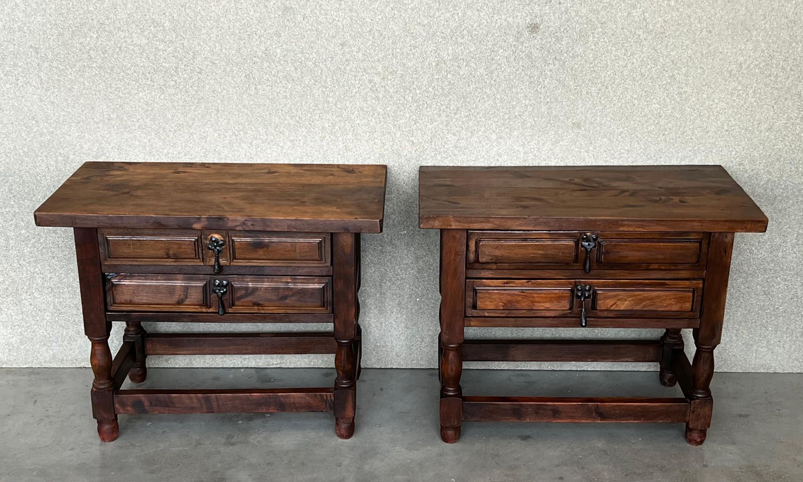 Paire de tables de chevet espagnoles du XXe siècle, deux tiroirs et quincaillerie en fer photo for sale