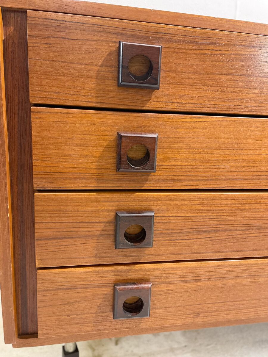 Mid Century Modern Chest Of Drawers With Square Handles photo 1600.0