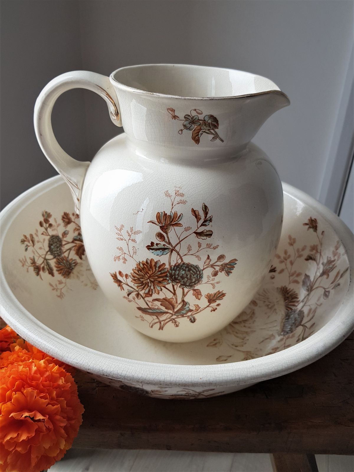 Large Authentic Victorian Washbasin And Jug photo 99.0