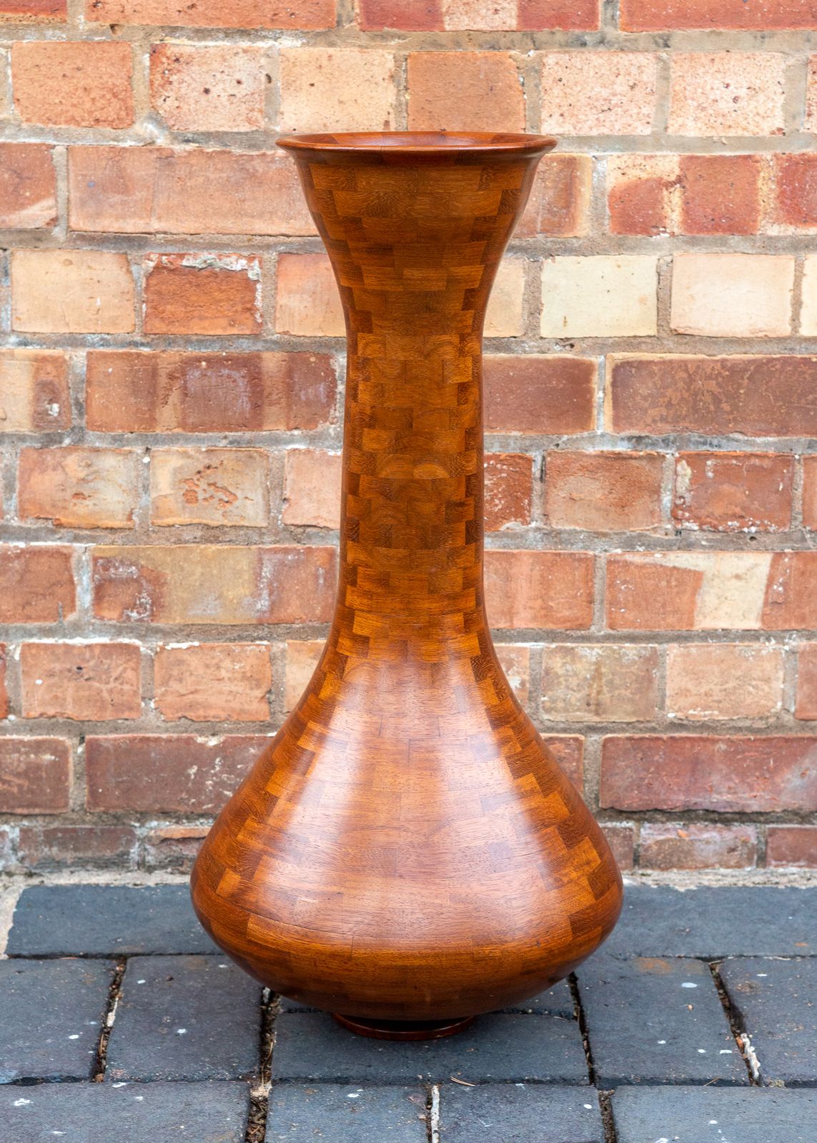 photo vintage Segmented Wooden Floor Vase Richard Haining Style Stacked Sculptural Organic Artistic Large Floor Teak Statement Mcm Trumpet