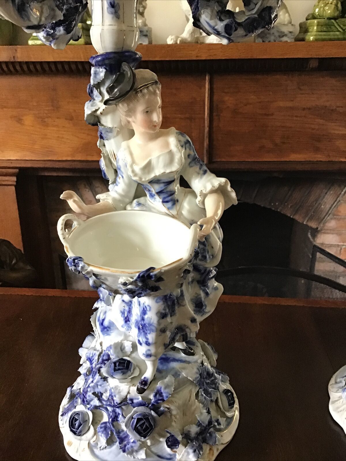 A Pair Of Blue & White Figural Sitzendorf Candelabra. Late 19th / 20th C. photo vinterior