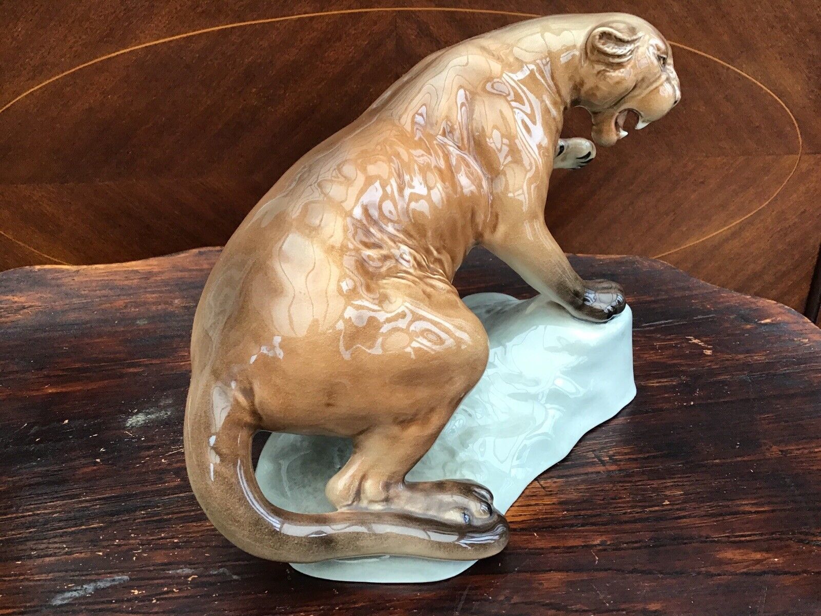 photo furniture Beswick No.1823 Large Mountain Cat. Umber And Chocolate Glaze
