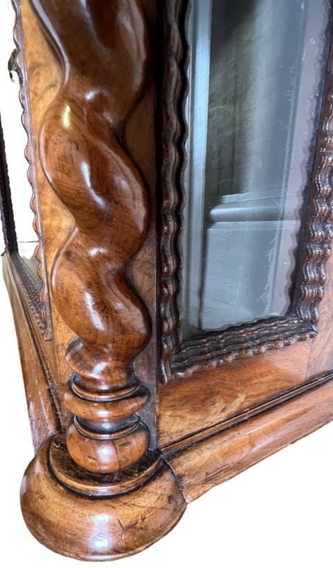 Good Quality Victorian Wall Hanging Display Cabinet photo Furniture