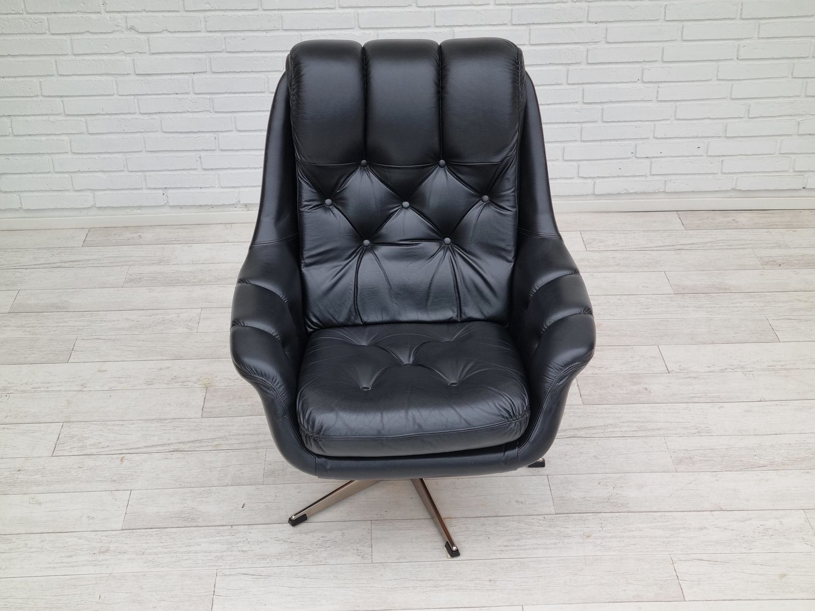 1970s, Vintage Danish Swivel Leather Armchair, Original Condition photo buy