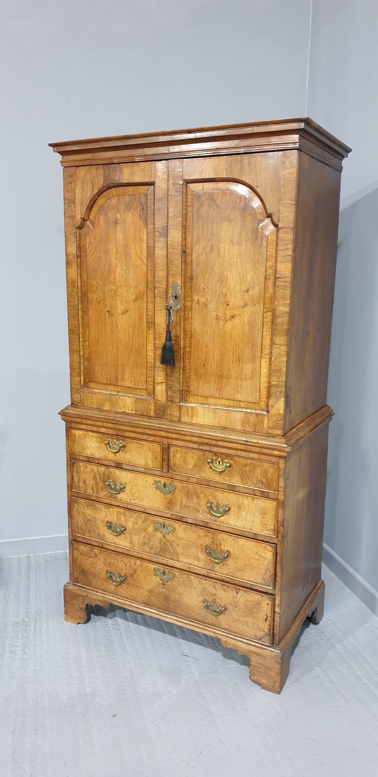 photo vintage Superb George I Walnut Secretaire Chest Of Small Proportions