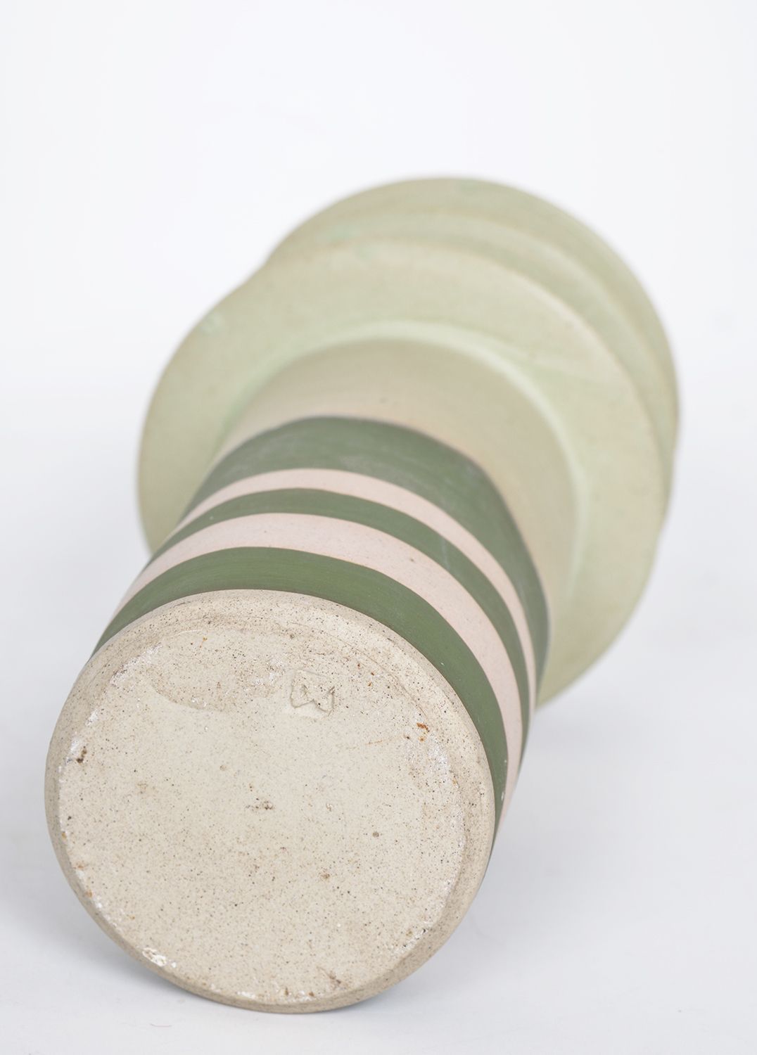 photo furniture Abstract Studio Pottery Stoneware ‘Pagoda Pot’ By Alan Ashpool, England C.1970s Arts And Crafts Ceramics Midcentury