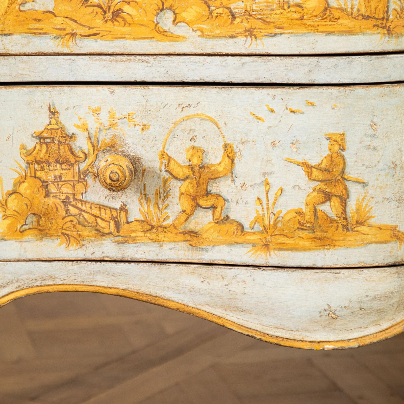 photo vinterior Late 19th C. Venetian Chest Painted In Chinoiserie Stye Of Blue & Yellow Ochres