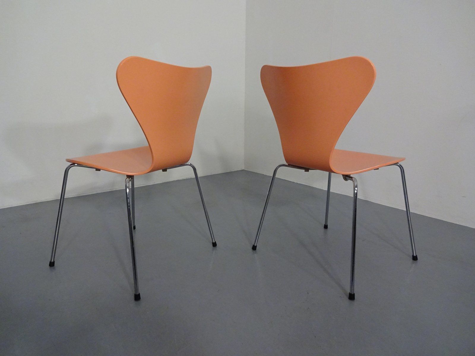 photo for sale Danish 3107 Chairs By Arne Jacobsen For Fritz Hansen, 1994, Set Of 2
