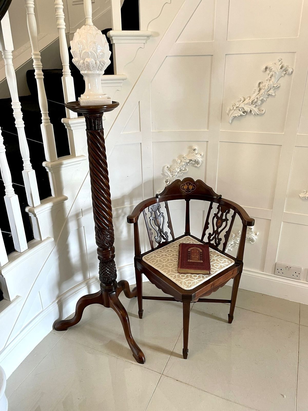 Quality Antique Mahogany Inlaid Corner Chair photo 995.0