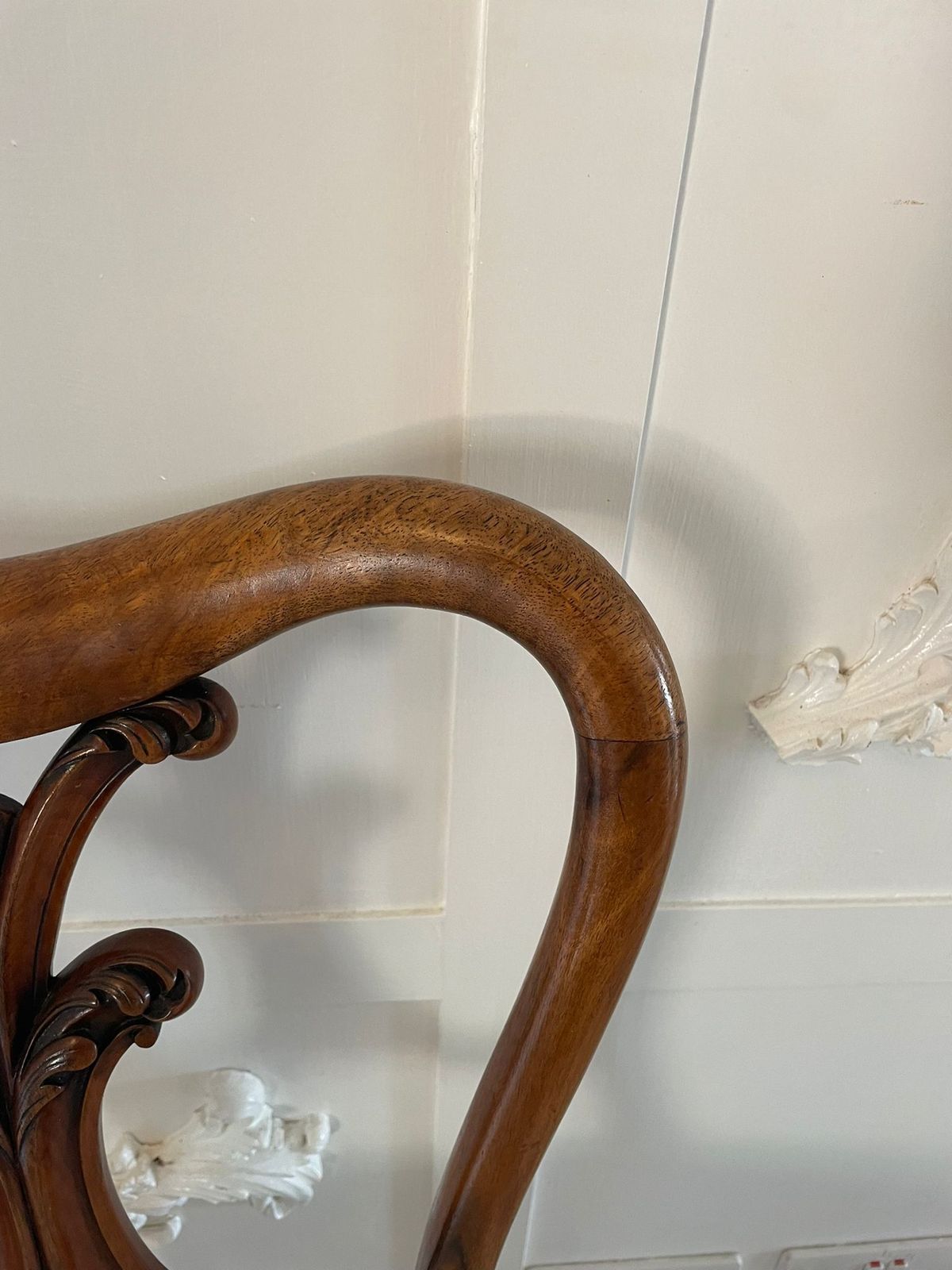 photo vinterior Pair Of Antique Quality Carved Walnut Side Chairs
