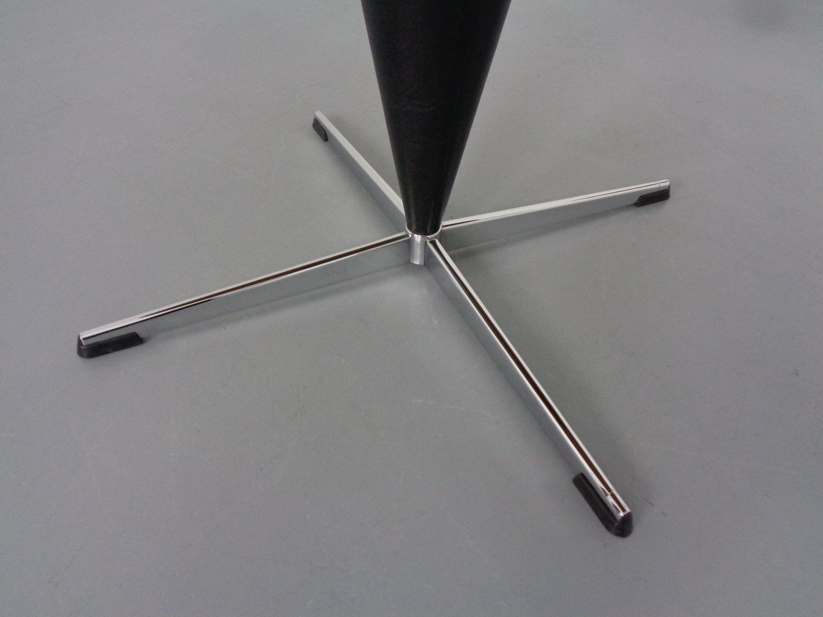 876.0 Early Cone Table By Verner Panton For Plus Linje, 1950s photo