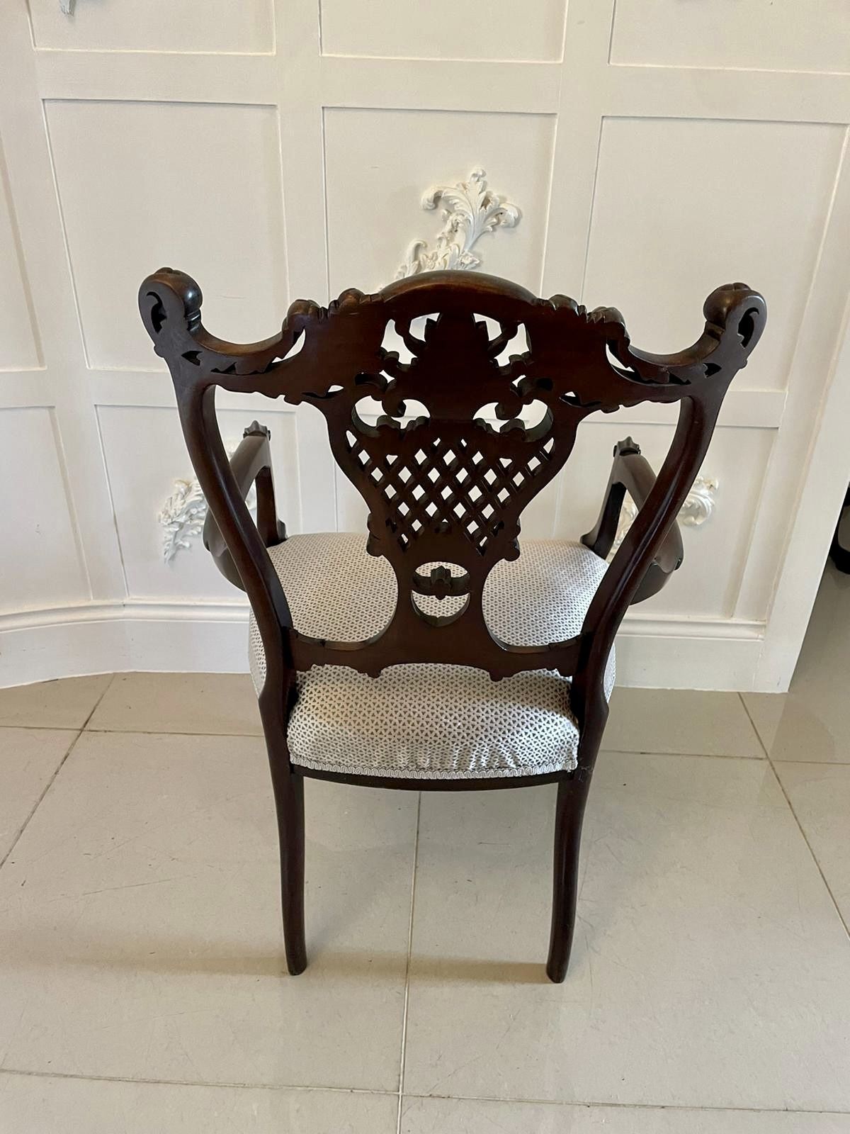 photo furniture Fine Quality Antique Mahogany Carved Desk Chair