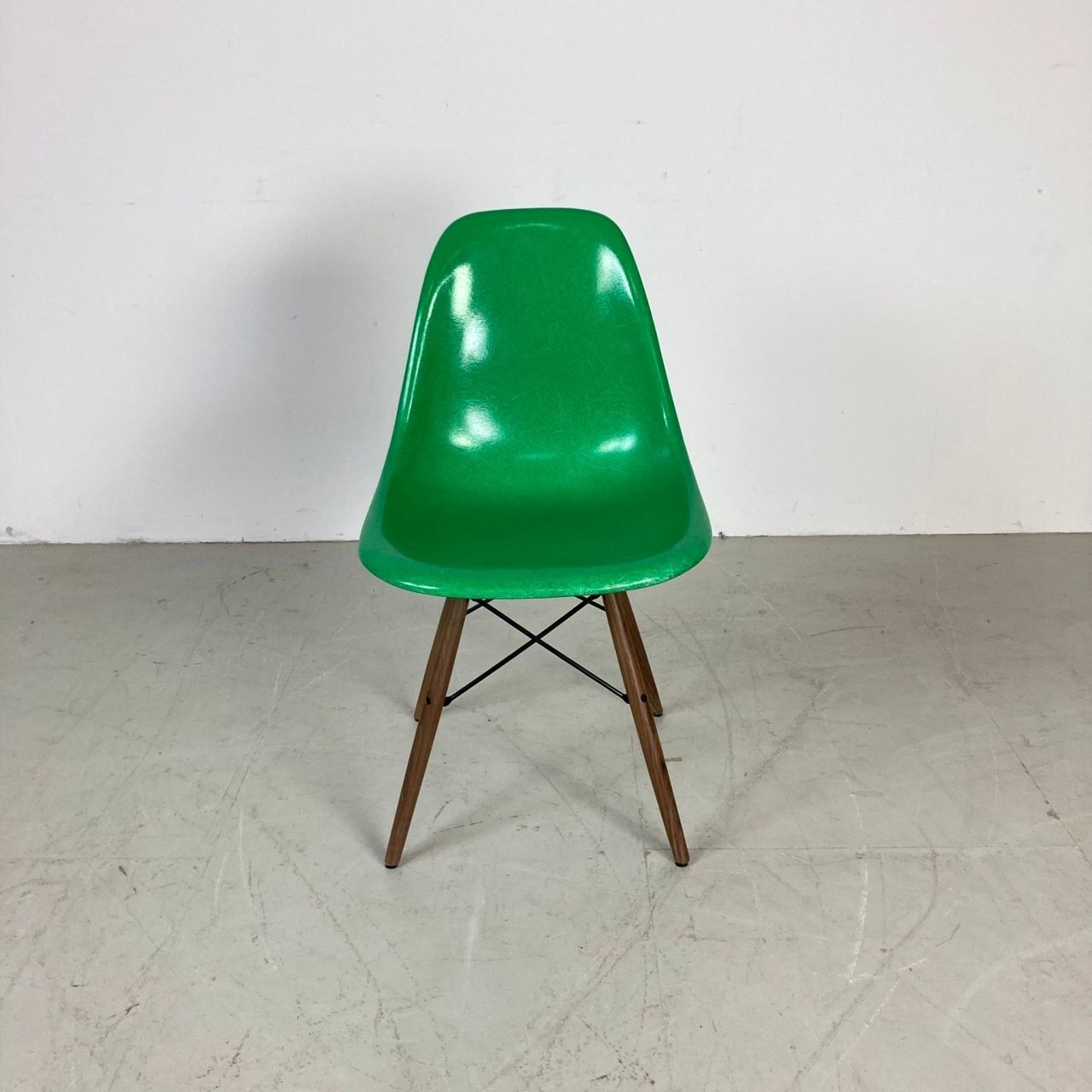 Eames Herman Miller Dsw Side Chair In Kelly Green photo furniture