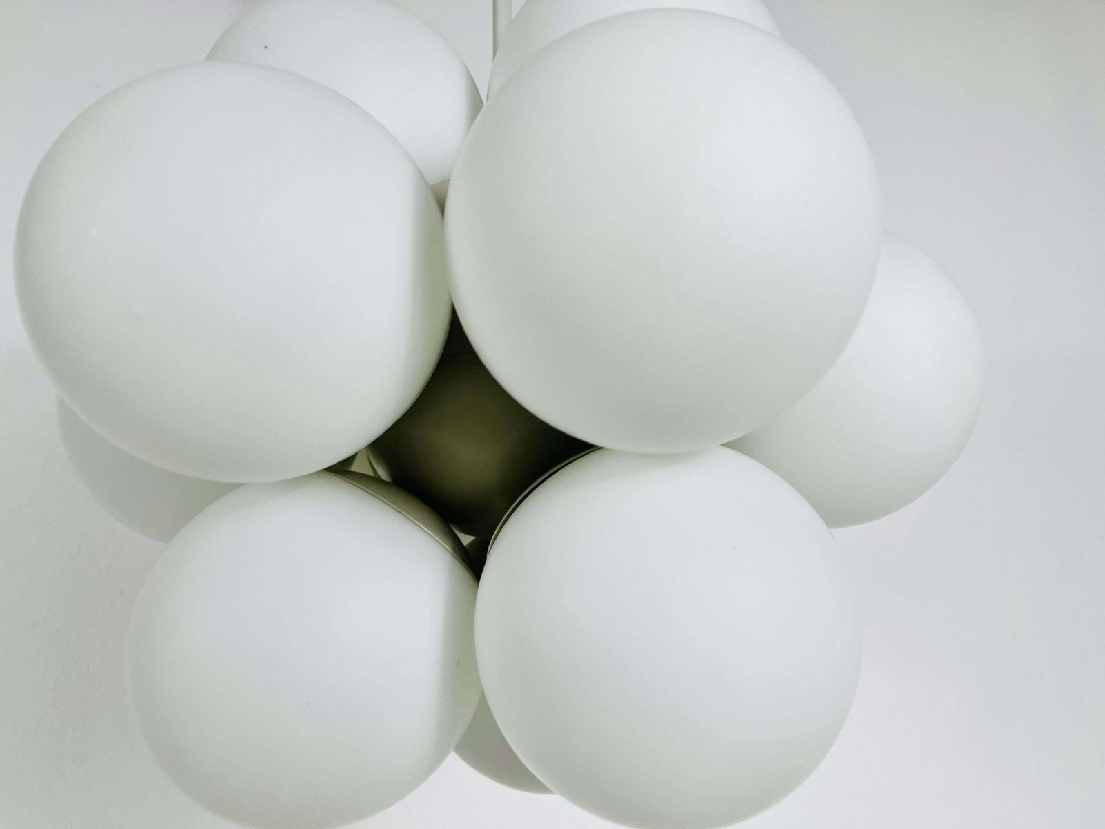 Atomic Kaiser Midcentury White 12  Arm Space Age Chandelier, 1960s, Germany photo vinterior