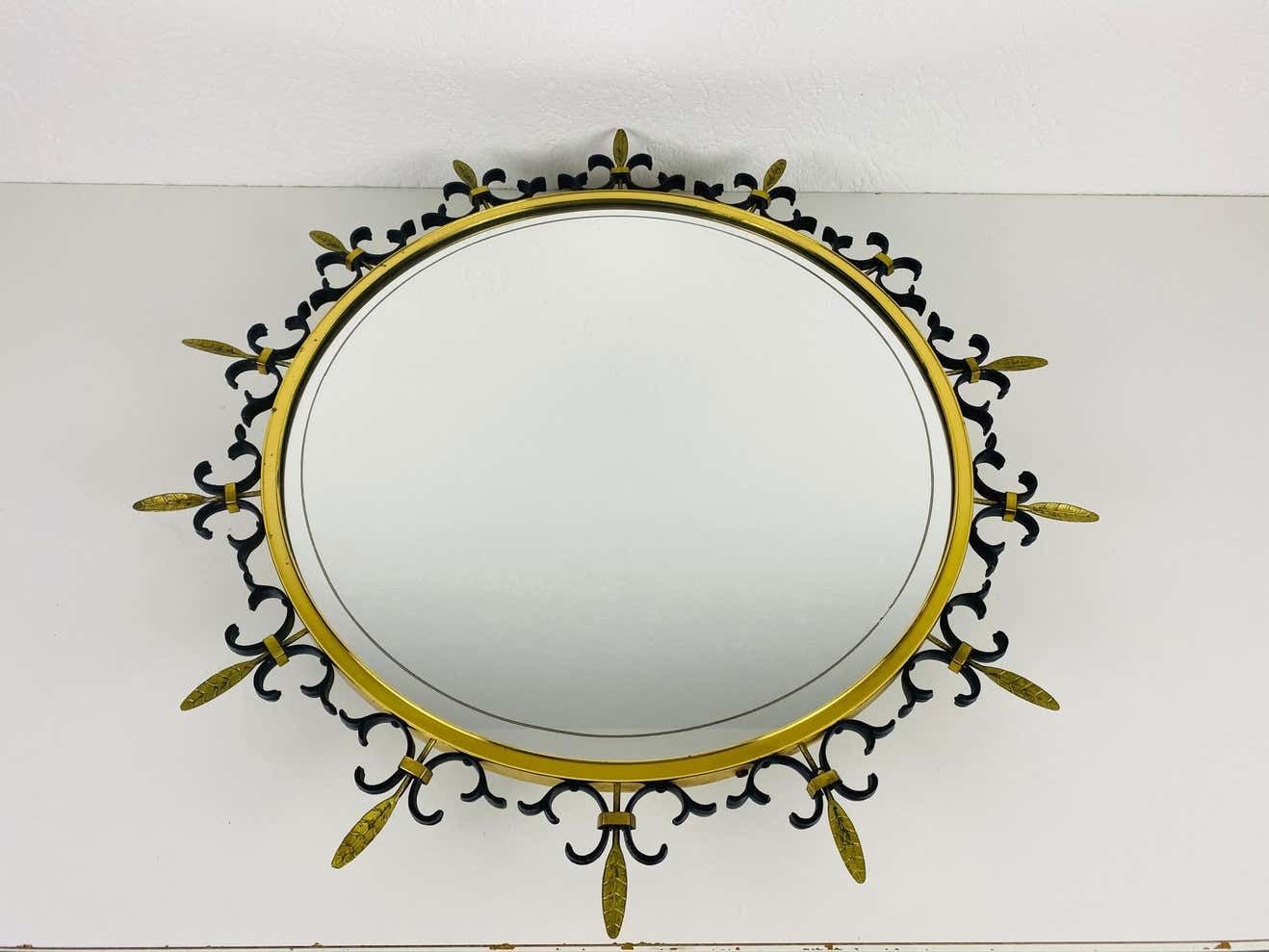 Mid Century Modern Italian Round Illuminated Brass Wall Mirror, Italy, 1960s photo Home Decor
