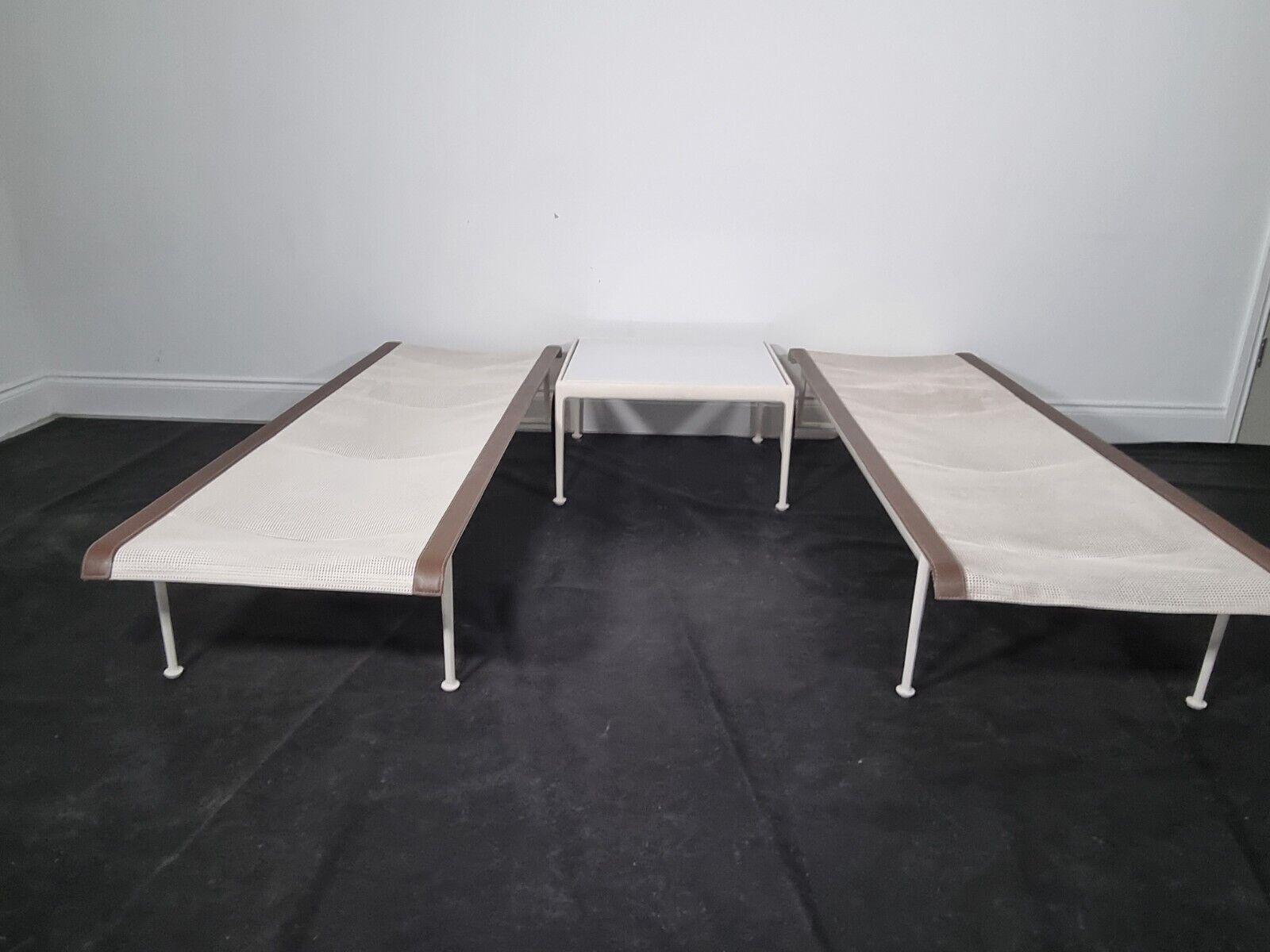 A Pair Of Rare Knoll International 1966 Sun Loungers In Very Good Condition photo Furniture