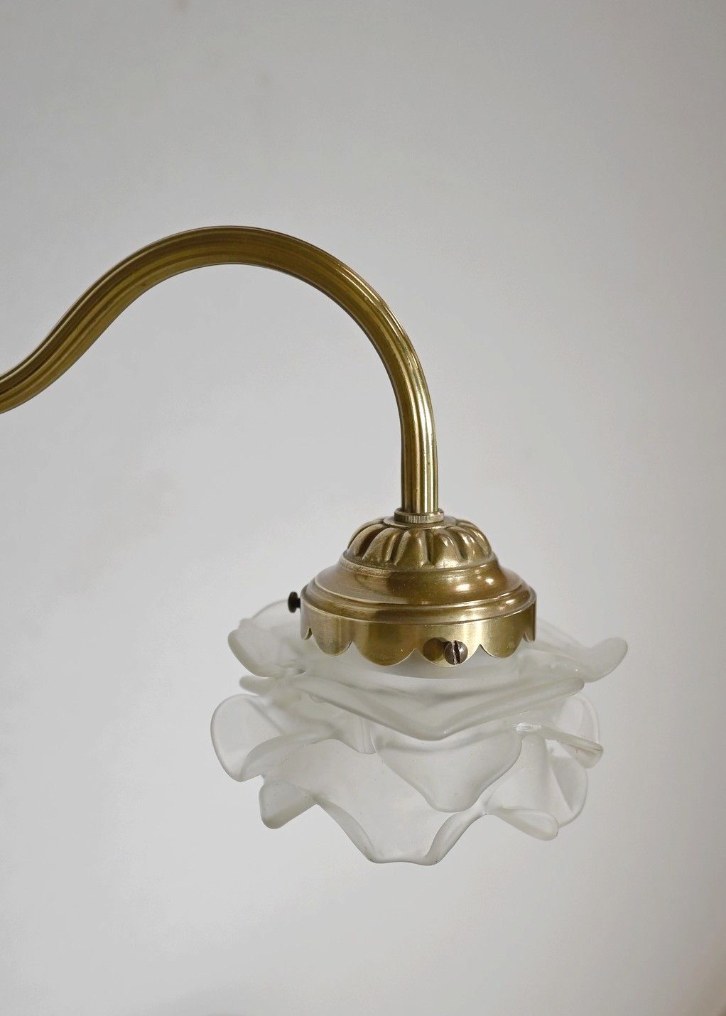 Small Tulip Lamp In Glass And Bronze, Adjustable, Art Deco – 1920 photo vinterior