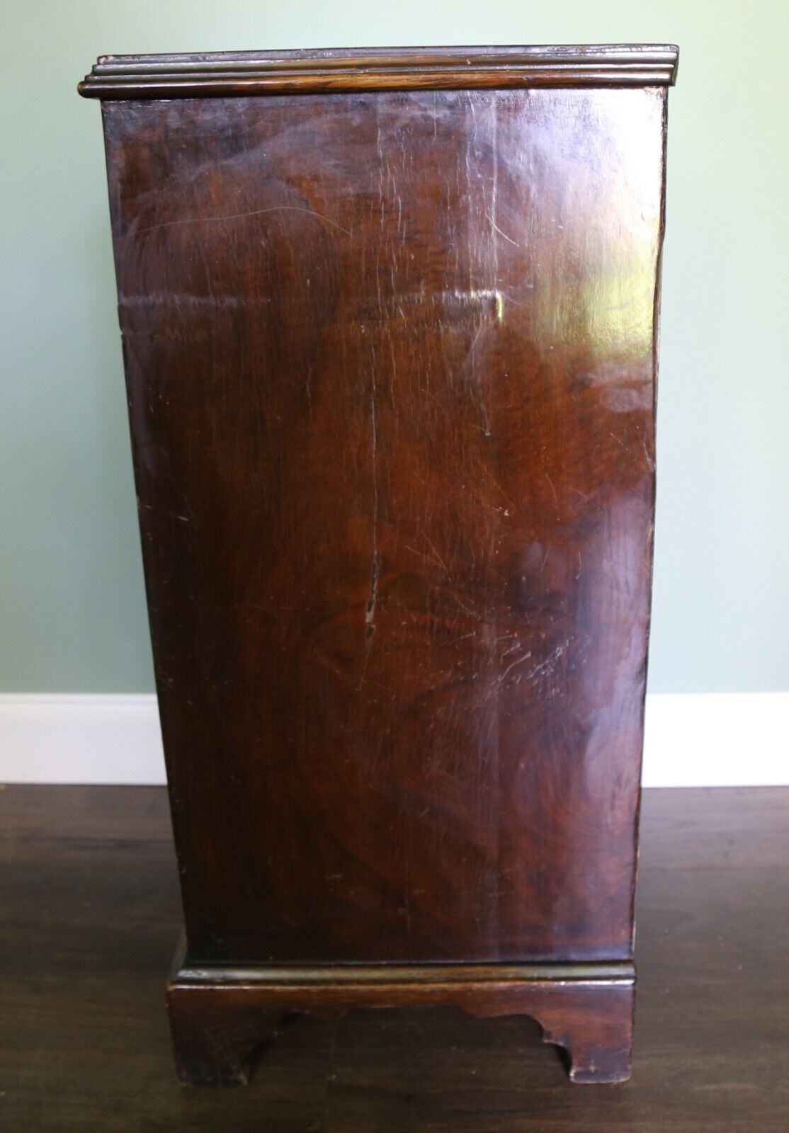 Chest Of Drawers Mahogany And Crossbanded Bachelors Chest photo 325.0