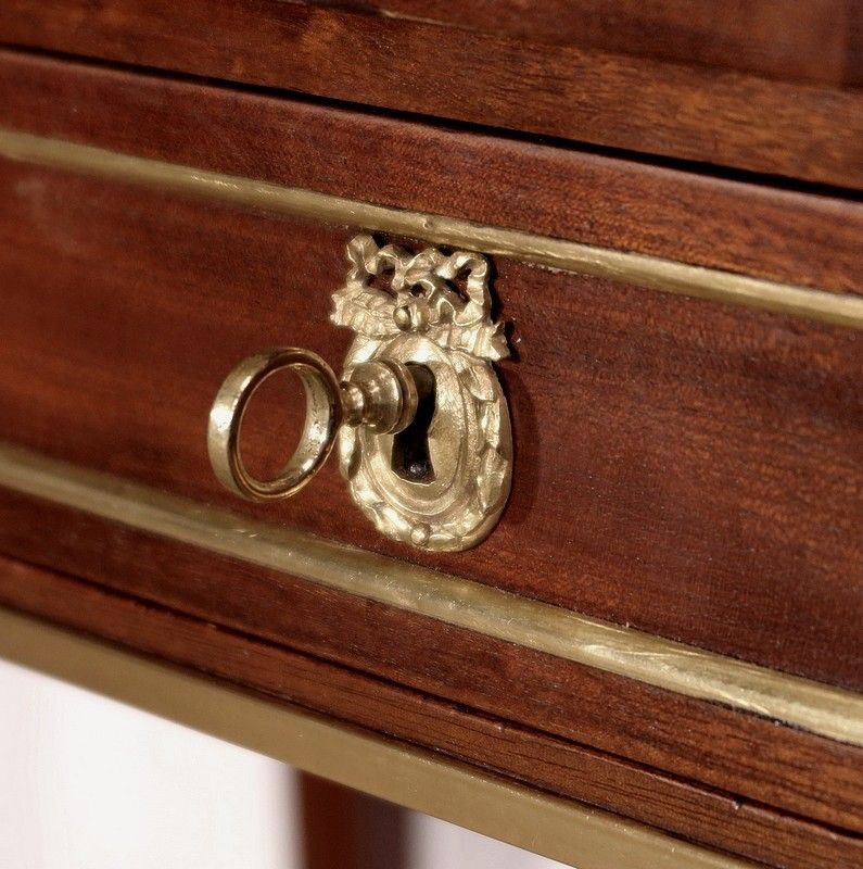 photo vinterior Bonheur Du Jour In Mahogany, Louis XVI Style – Mid 19th Century
