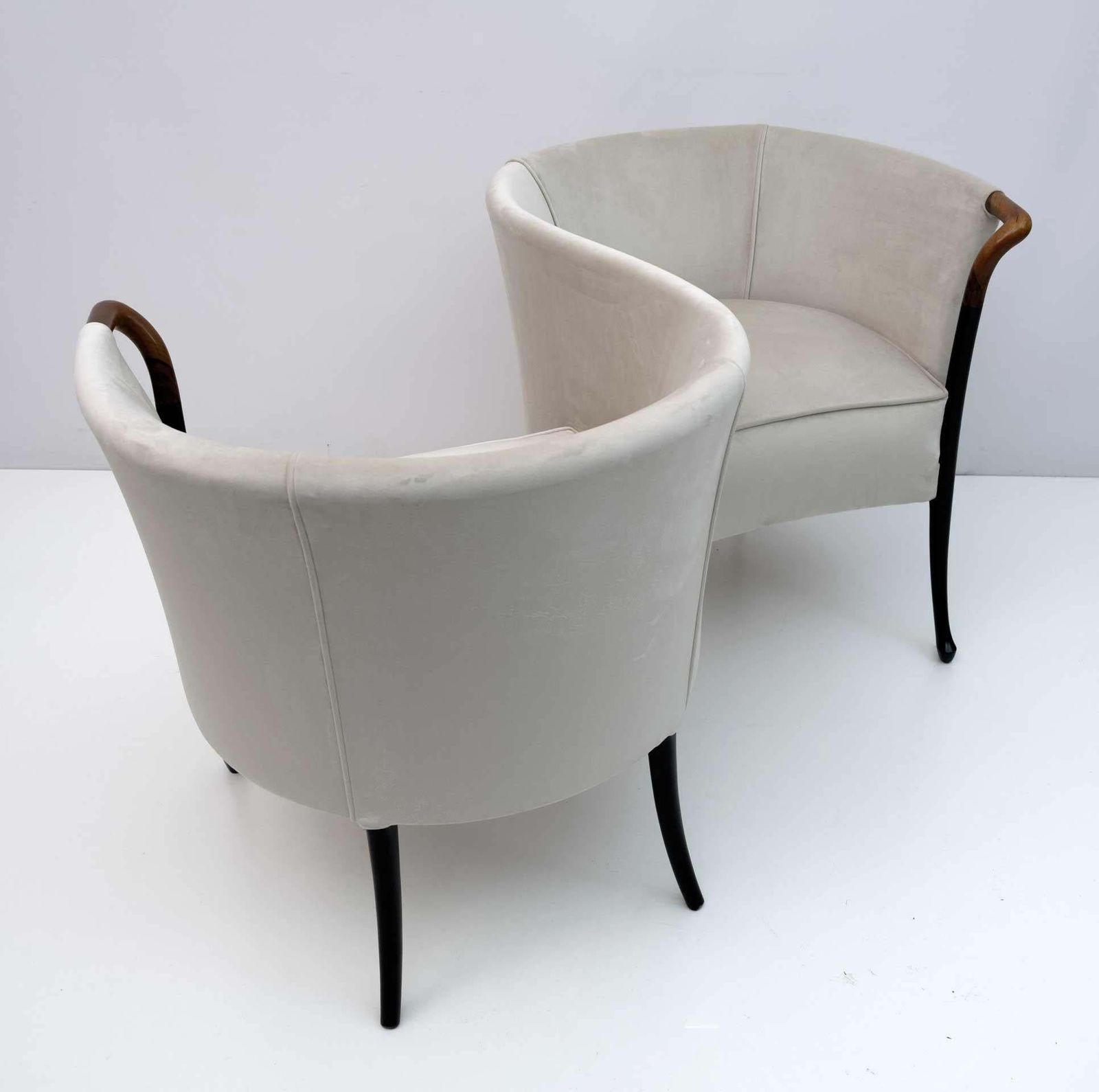 Rare Giorgetti Italian Velvet Conversation Sofa "Progetti", 1980s photo vinterior