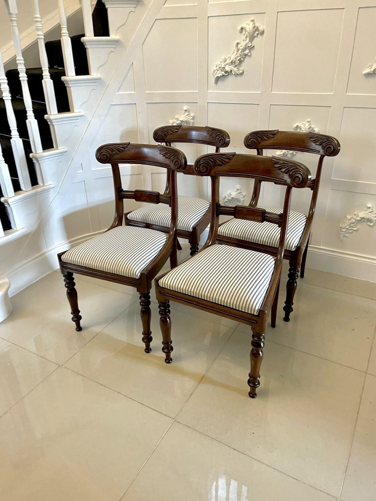 photo furniture Set Of 4 Antique 19th Century Quality Mahogany Dining Chairs