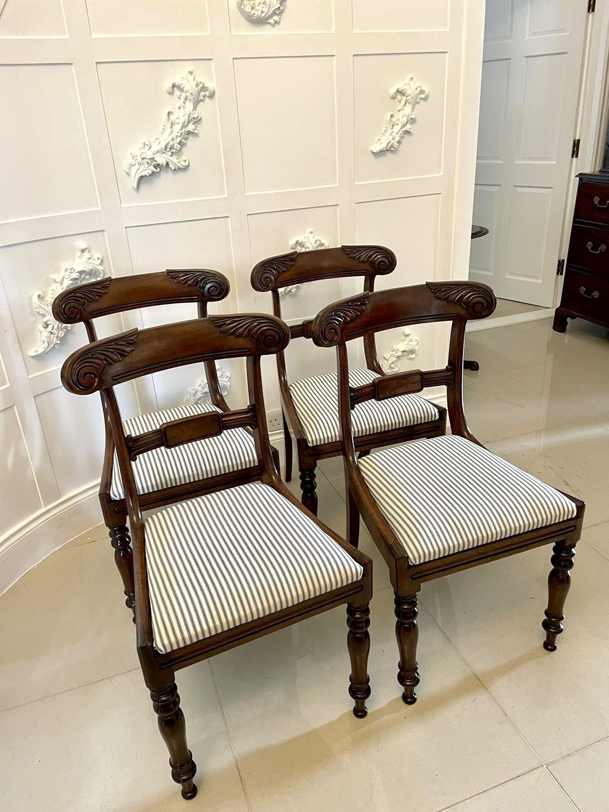 photo buy Set Of 4 Antique 19th Century Quality Mahogany Dining Chairs