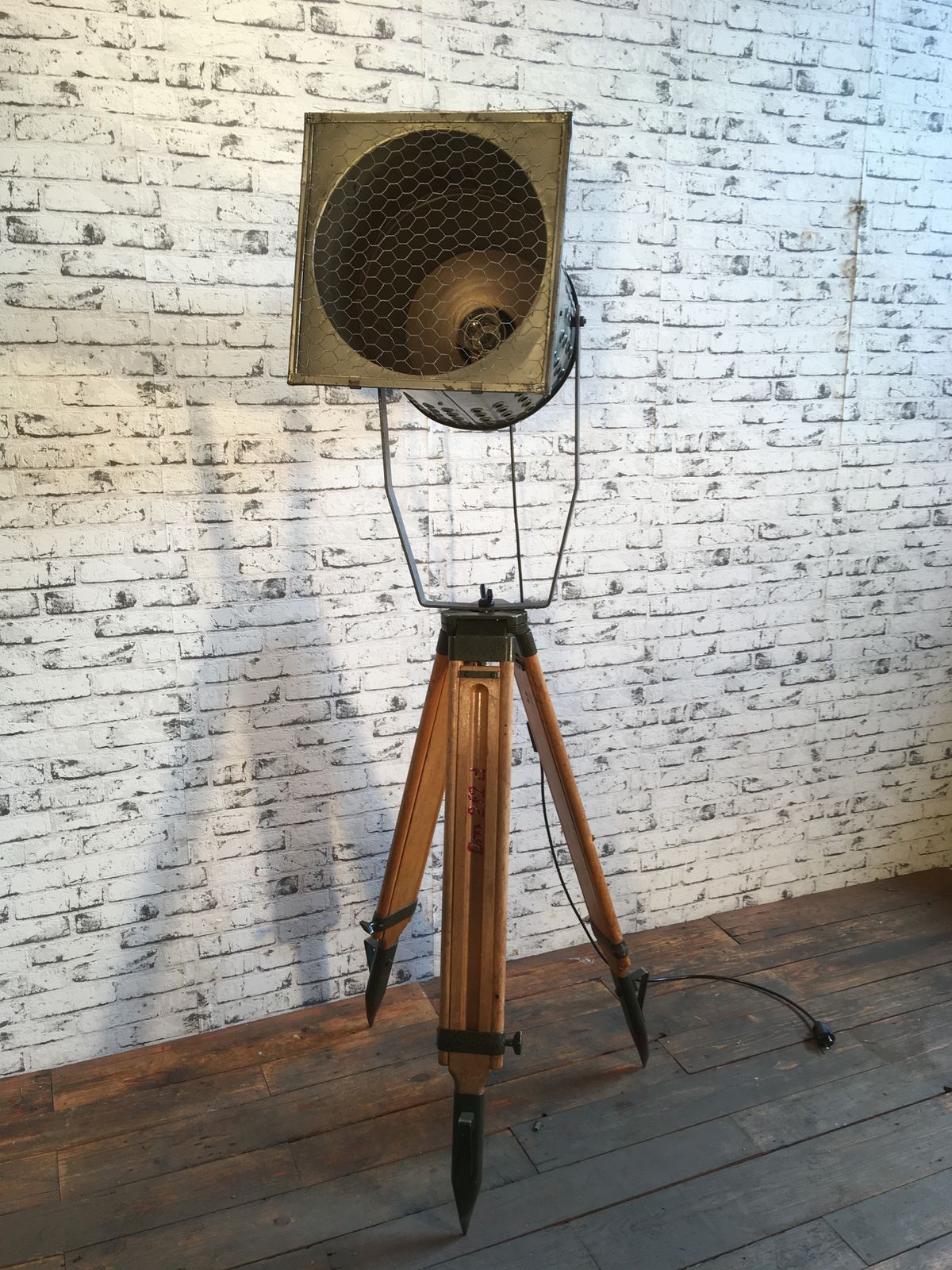 photo vinterior Large Grey Industrial Spotlight On Wooden Tripod, 2x