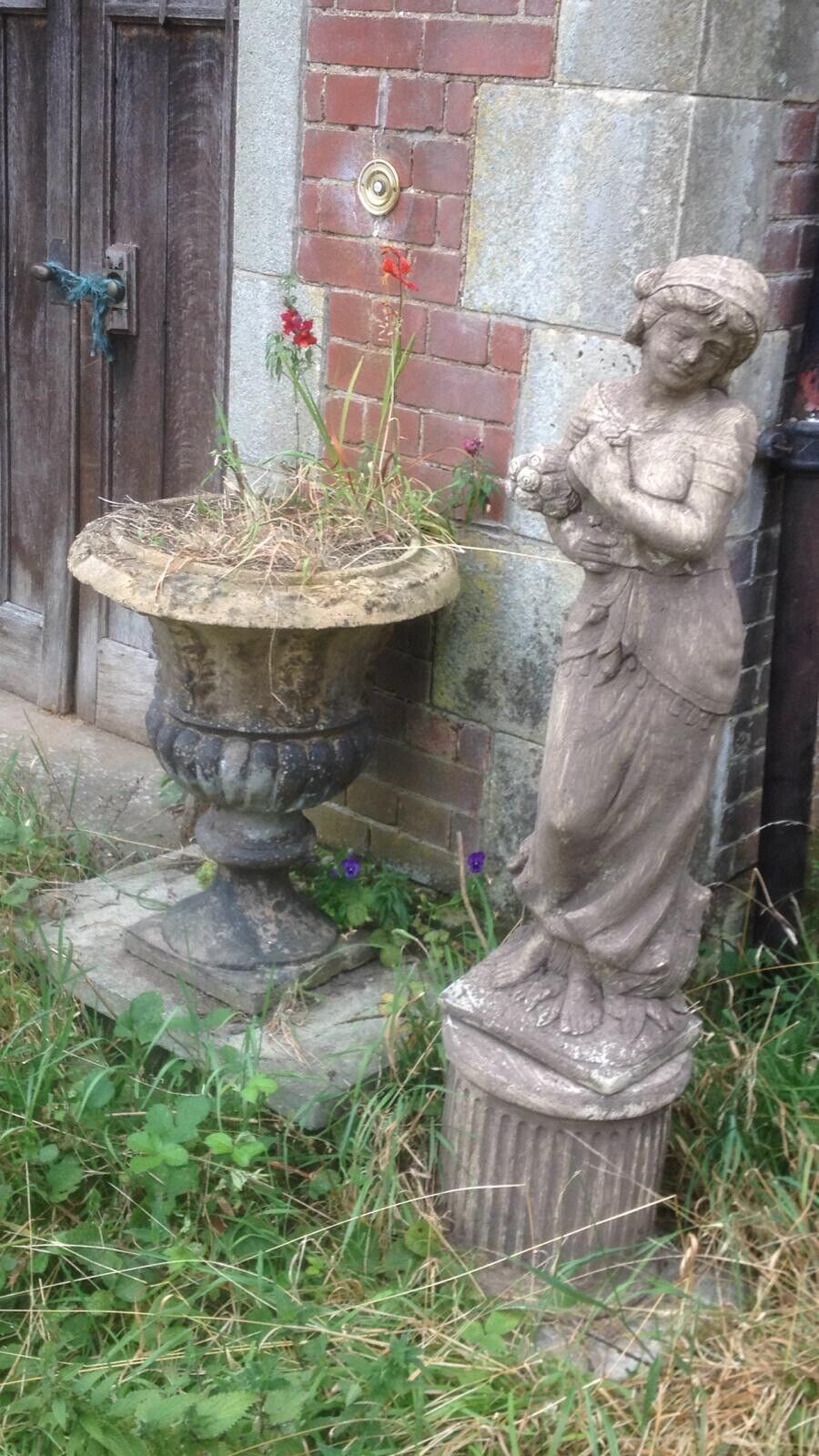 photo furniture Wheat Maiden Statue In The Regency Style Upon A Corinthian Plinth