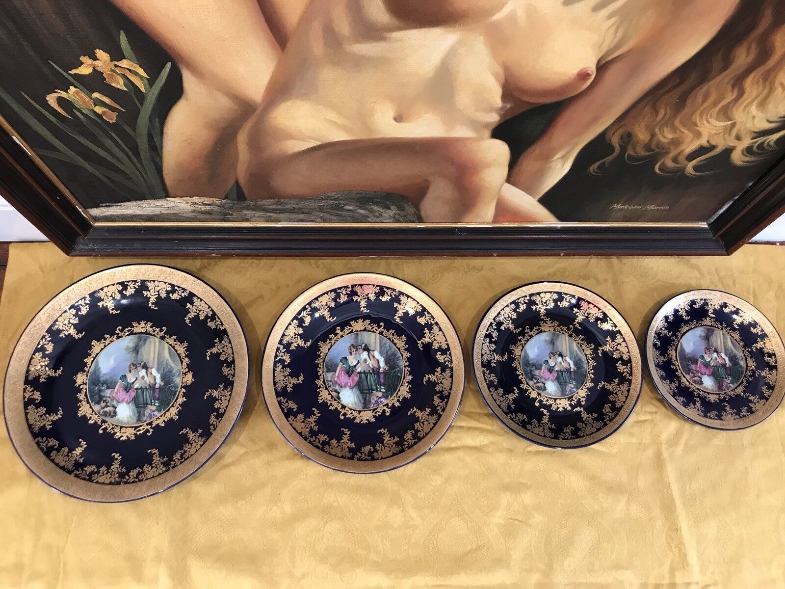 Fine Porcelain Romantic Serves Style Set Of 4 Wall Plates photo furniture