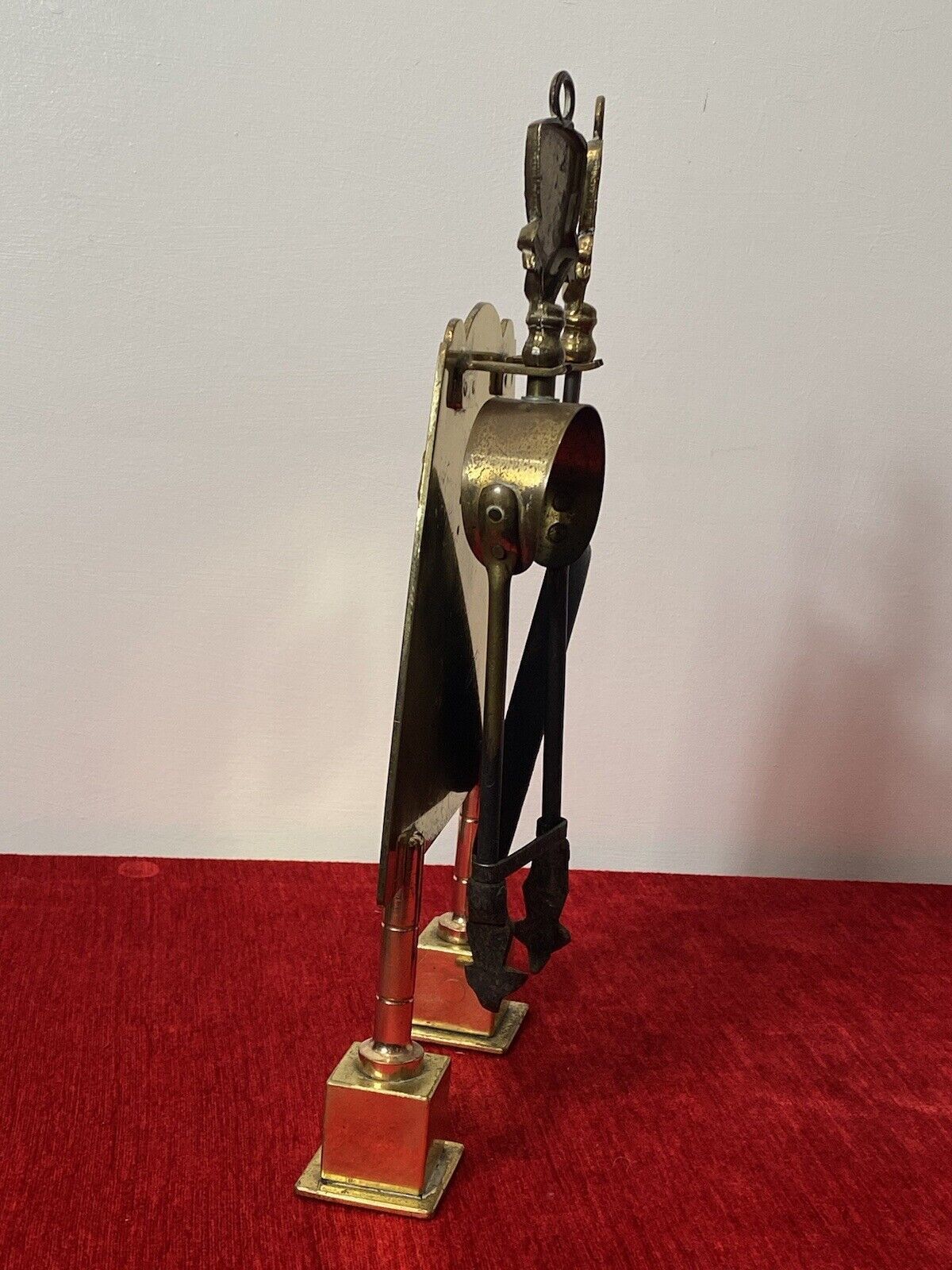 photo furniture Vintage Brass Georgian Stye Royal United Kingdom Coat Of Arms Fire Companion Set