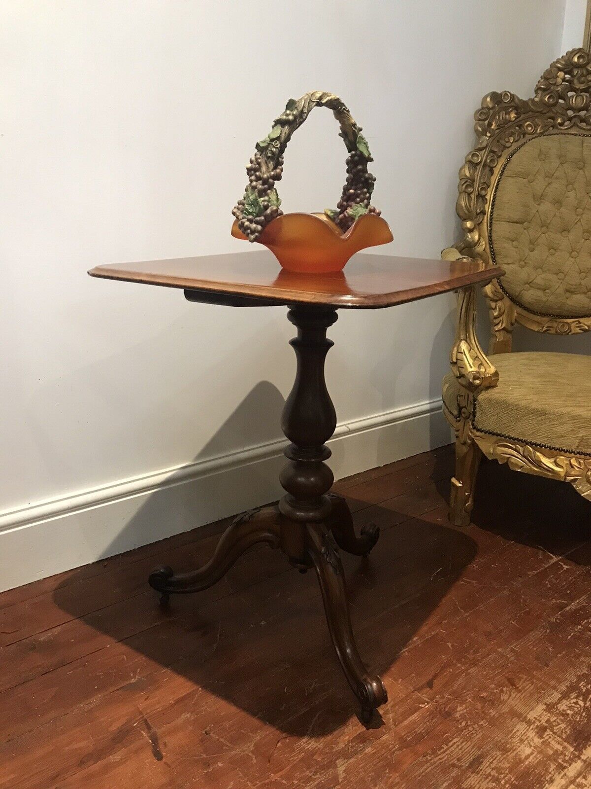 Quality 19th Century Elegant Mahogany Wine Table With Centre Turned Pedestal photo for sale