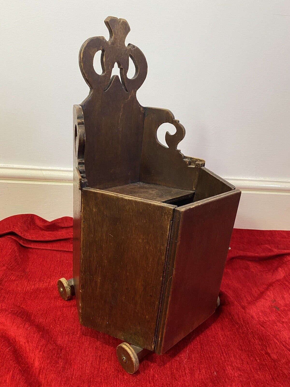 Decorative Gothic Church Pulpit In 1/4 Scale Apprentice Piece On Wooden Wheels photo vinterior