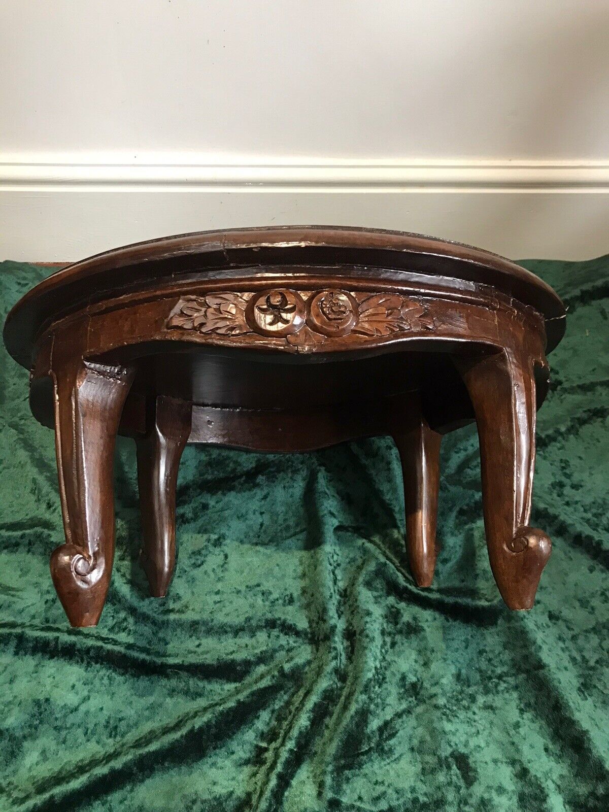 Vintage Circular Lowline Ornate Floral Carved Table On Cabriole Legs photo 138.0