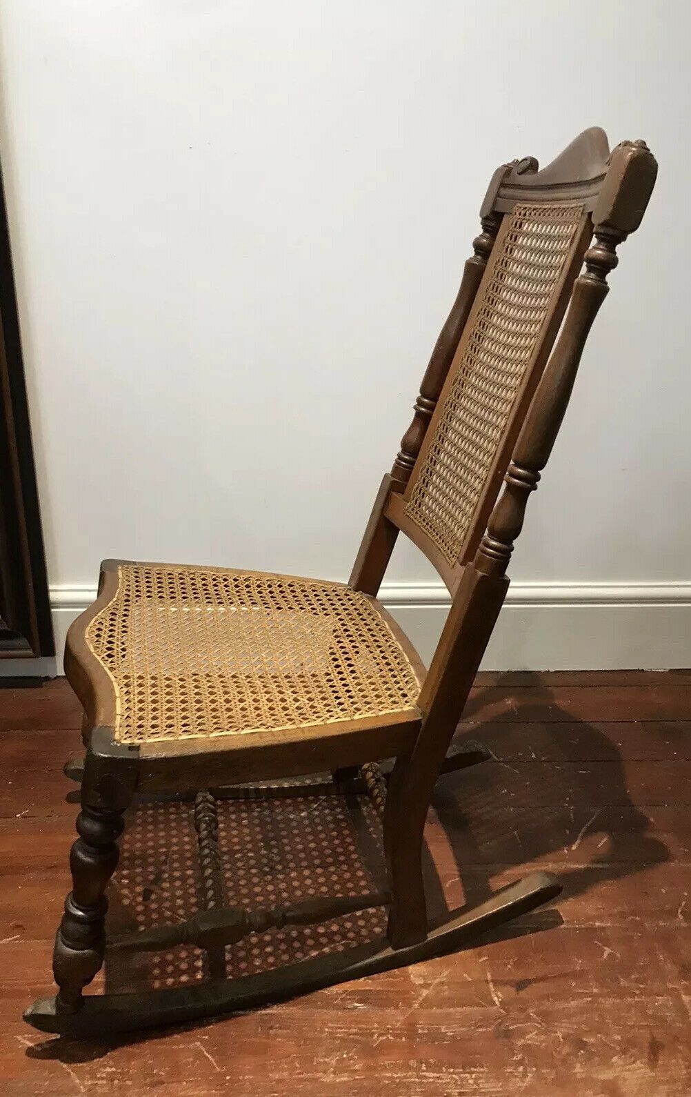 Aesthetic Movement Rare Cane Serpentine Front Spindle Back Rocking Chair photo vinterior