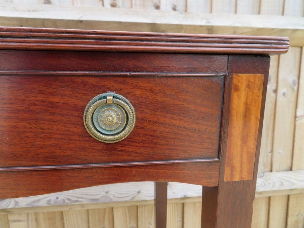 photo vinterior A Very Elegant Early 19th Century Mahogany & Satinwood Inlaid Side Lamp Writing Table