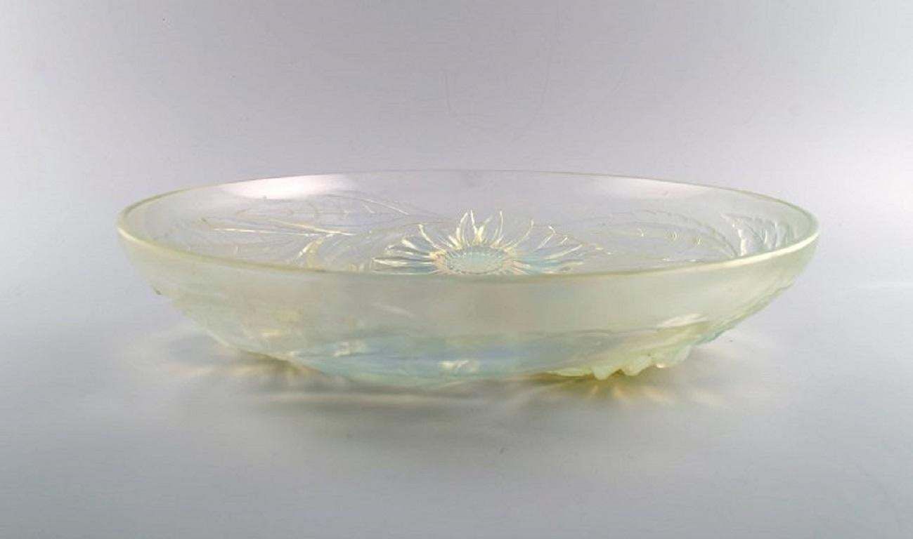 Verlys, France, Large Art Deco Bowl In Mouth Blown Art Glass With Flowers