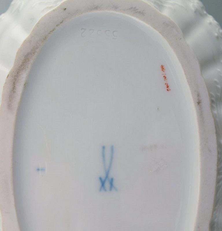 Meissen Porcelain Lidded Tureen With Hand Painted Flowers And Gold Edge photo vinterior