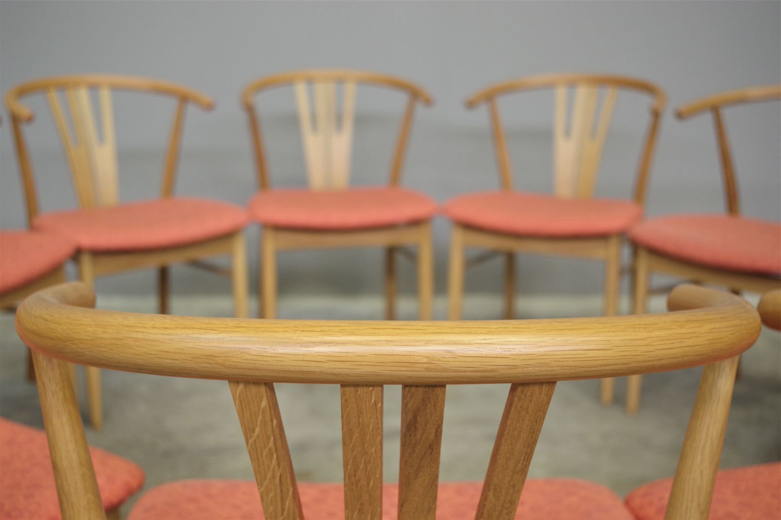 photo furniture Set Of 11 New Modern Oak Chairs In Curved Wood