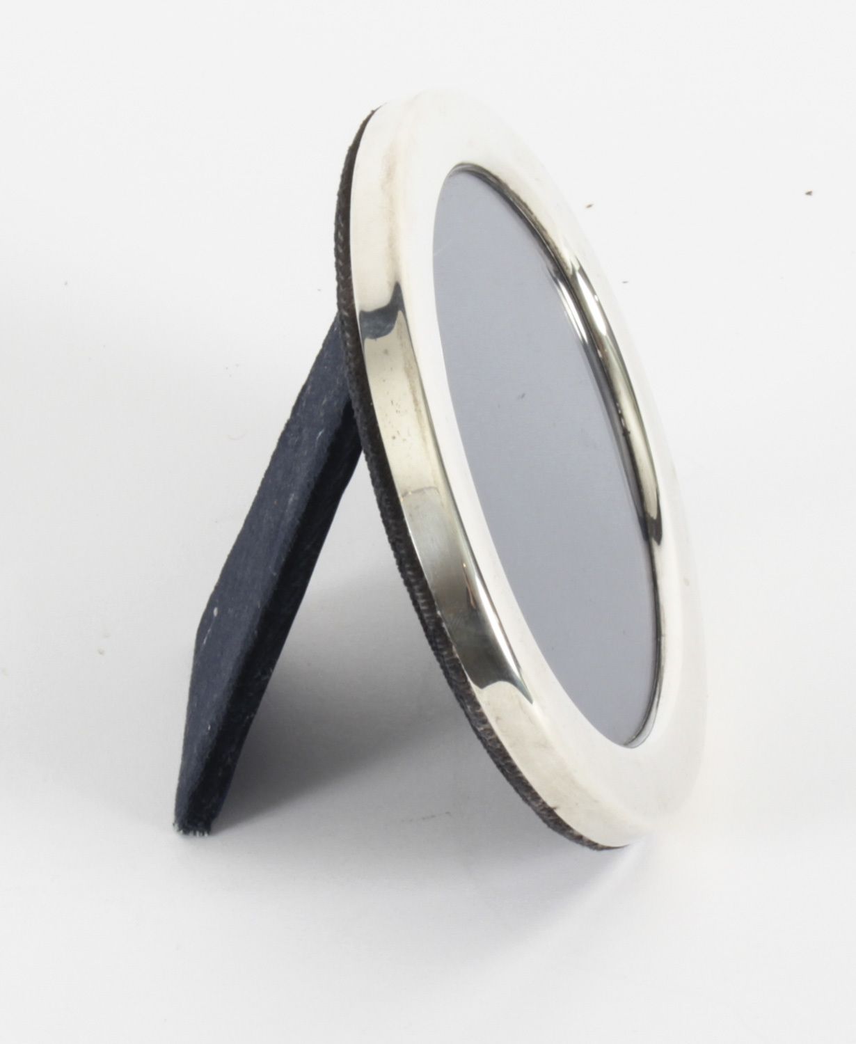 Vintage English Oval Sterling Silver Photo Frame By Carrs Sheffield 1986 20th C photo furniture