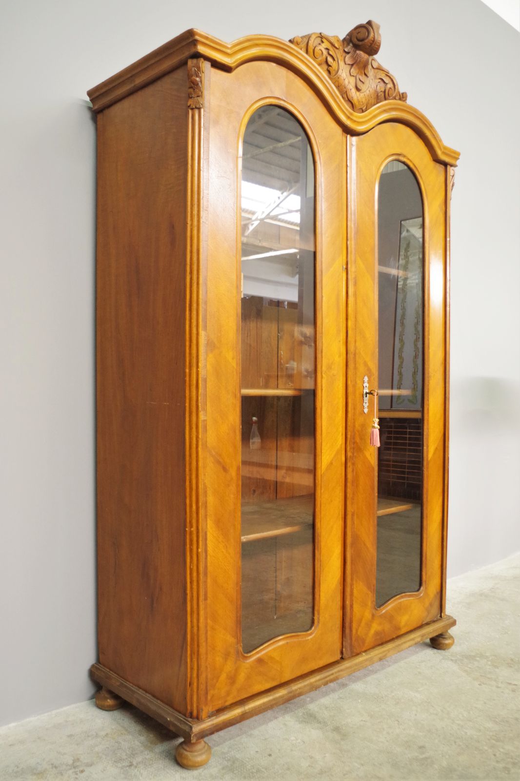 photo furniture Display Cabinet In Fir Wood And Carved Walnut, Early 1900s